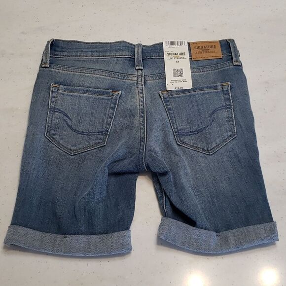 NWT Girls Signature Levi's GOLD Cuffed Bermuda Shorts Sz 6X - Picture 1 of 8